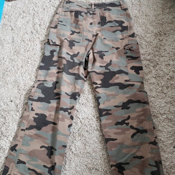 GAP Wide Leg Camo Cargo Pants Size 8 - Picture 2 of 6
